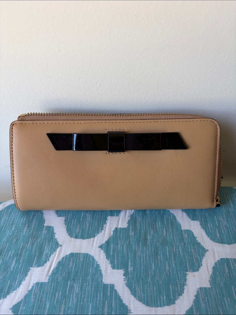 kate spade tan zip-around wallet with black bow